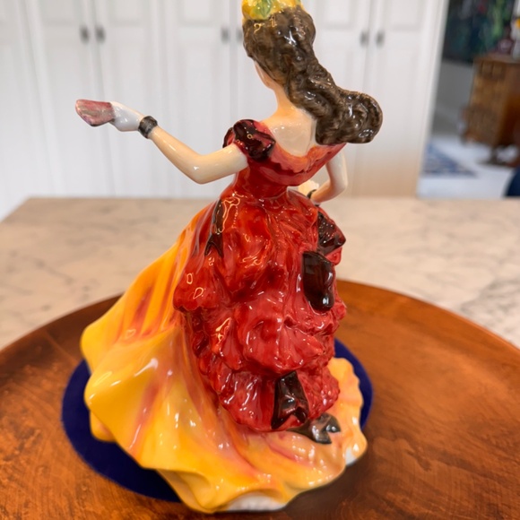 Belle Royal Doulton Figurine of the Year for 1996 HN 3707. Limited Edition. - Picture 6 of 9